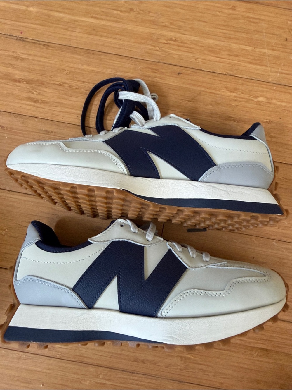 New Balance Cream & Navy Retro 327 Runner Sneakers - Picture 9 of 9